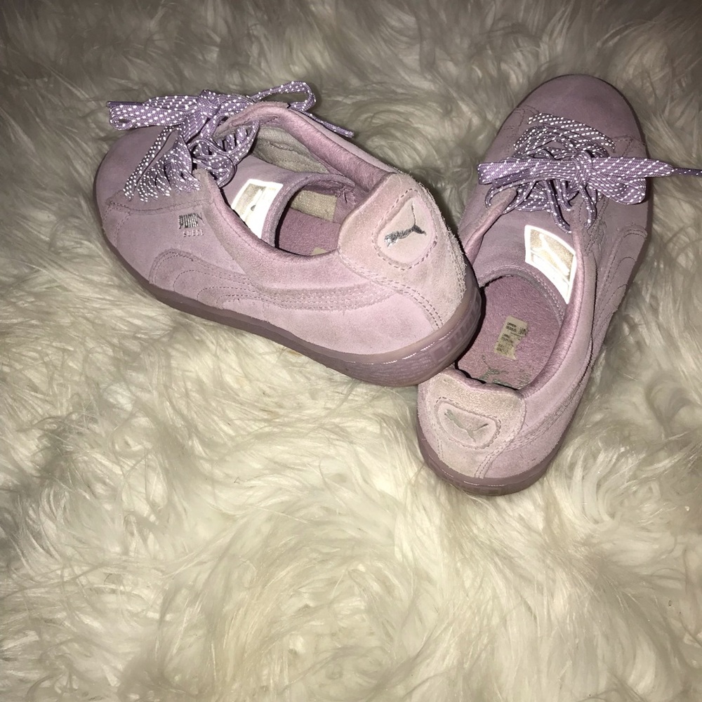 💜 Suede Lavender Pumas 💜 - Picture 4 of 7